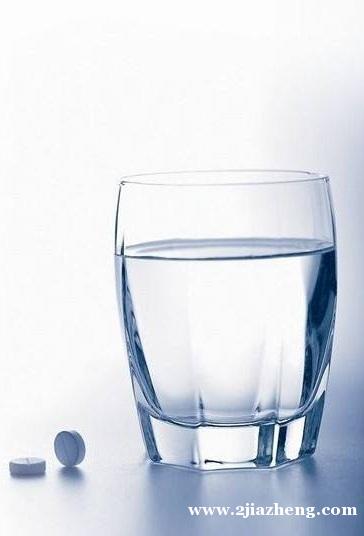 服用药物必须要喝水吗